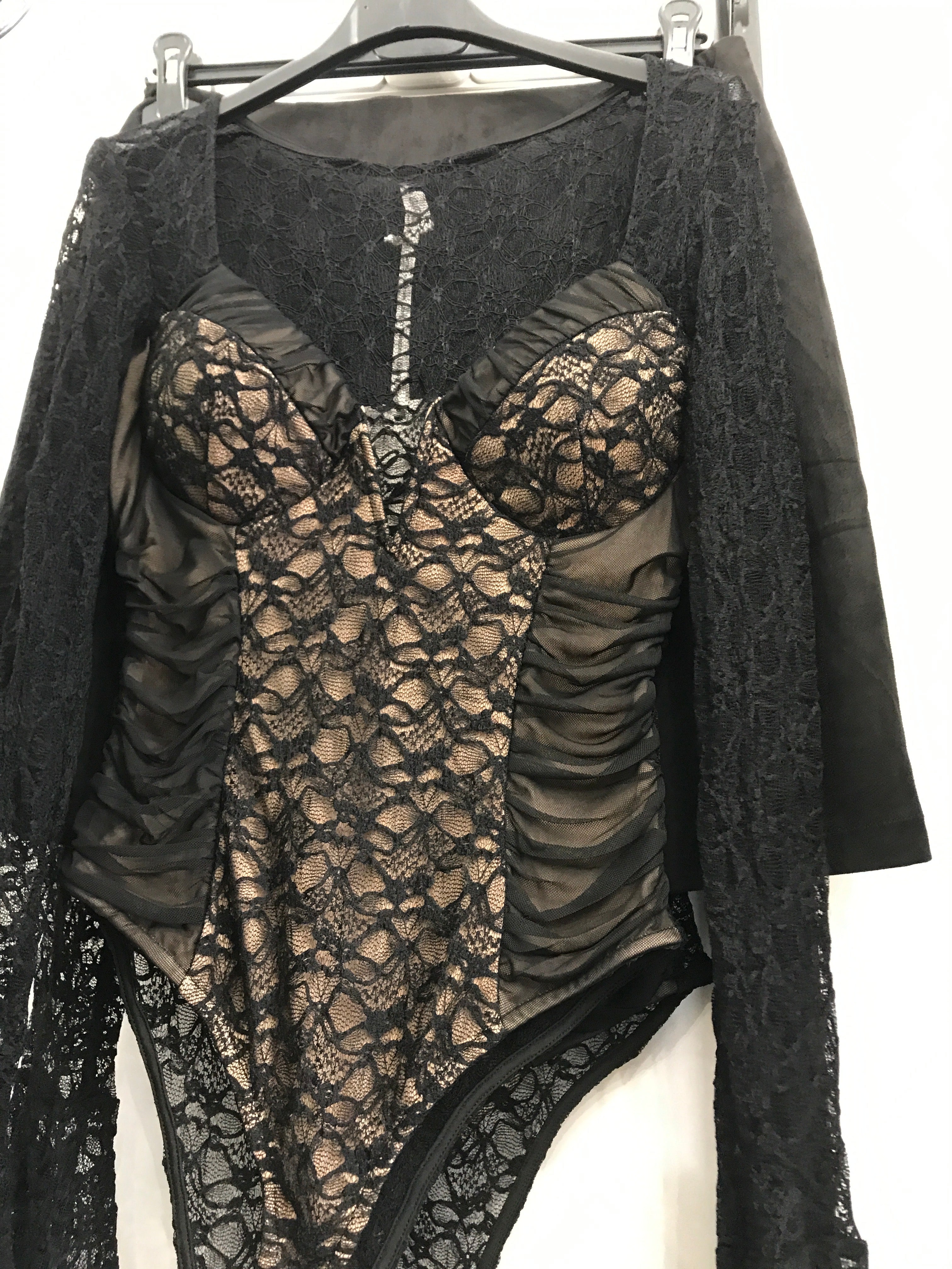 BODY WARDROBE (DM7305)